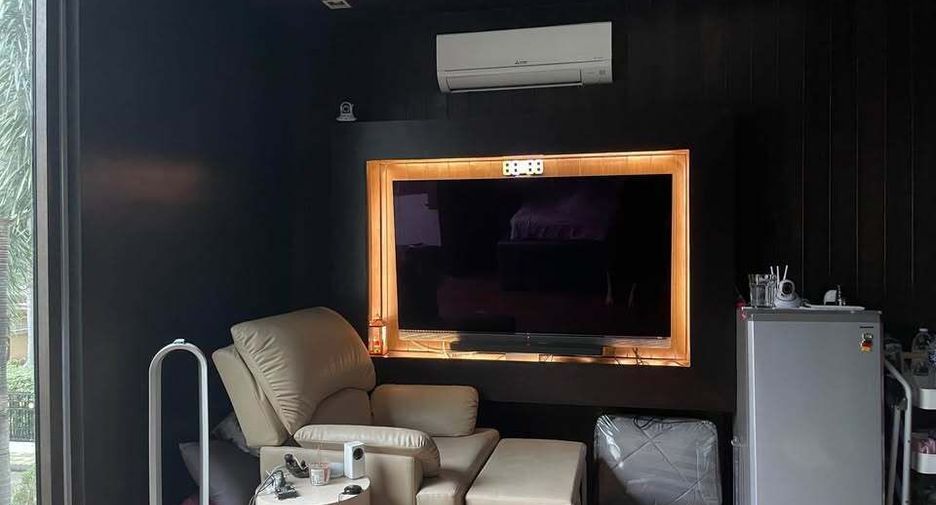For sale 5 bedrooms house in Suan Luang, Bangkok