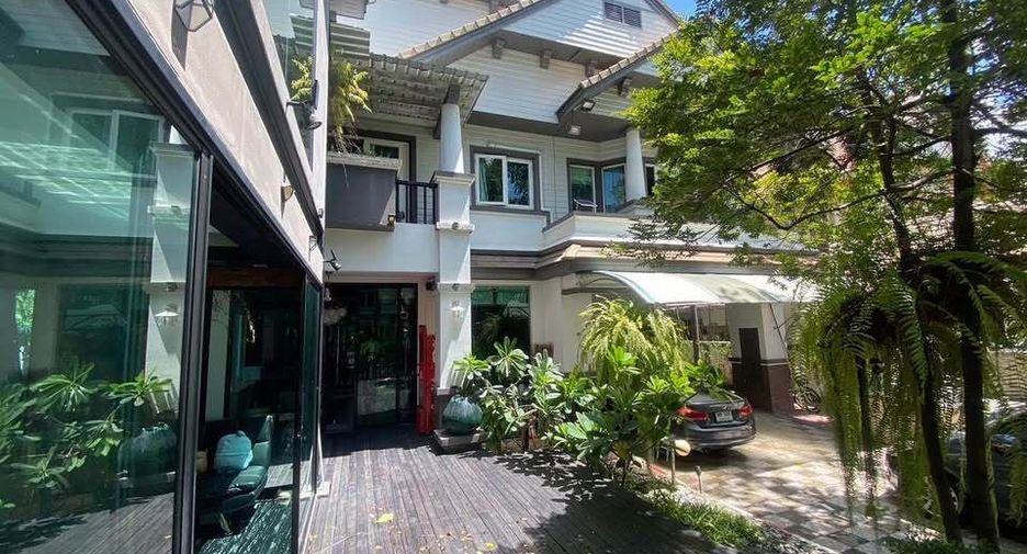 For sale 5 bedrooms house in Suan Luang, Bangkok