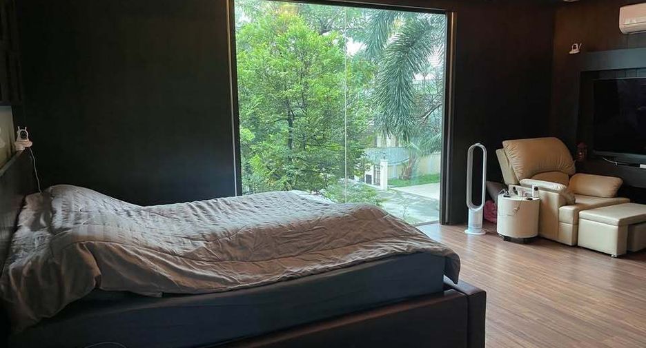 For sale 5 bedrooms house in Suan Luang, Bangkok