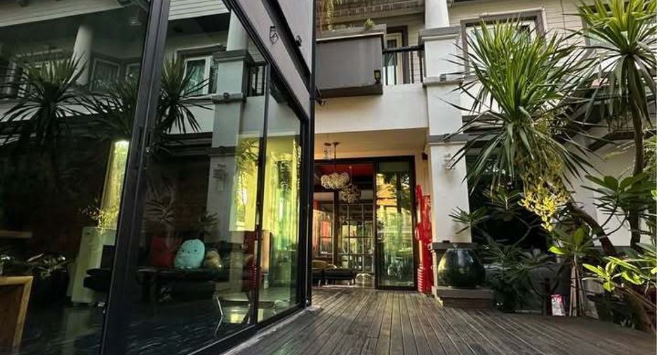 For sale 5 bedrooms house in Suan Luang, Bangkok