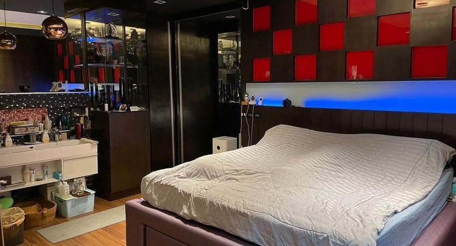 For sale 5 bedrooms house in Suan Luang, Bangkok