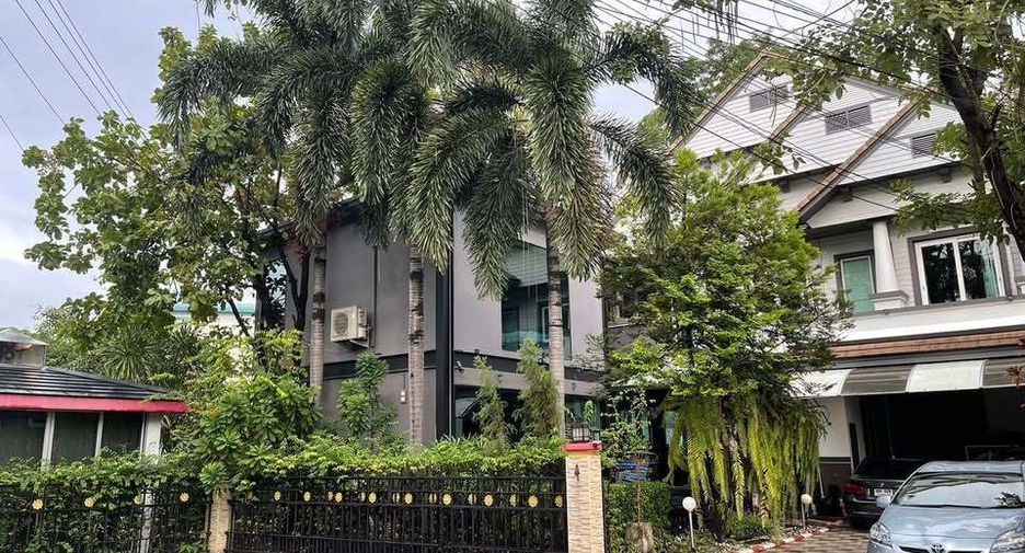 For sale 5 bedrooms house in Suan Luang, Bangkok