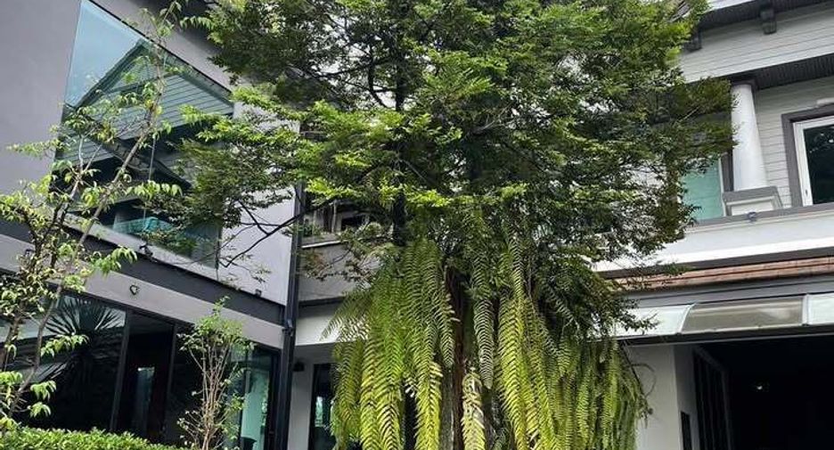 For sale 5 bedrooms house in Suan Luang, Bangkok