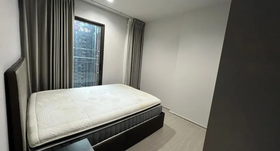 For rent 2 bedrooms condo in Huai Khwang, Bangkok