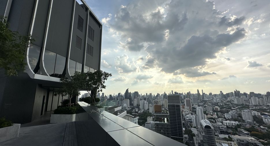 For rent 1 bed condo in Watthana, Bangkok