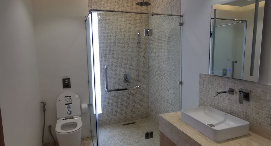 For rent 2 bedrooms condo in Mueang Phuket, Phuket
