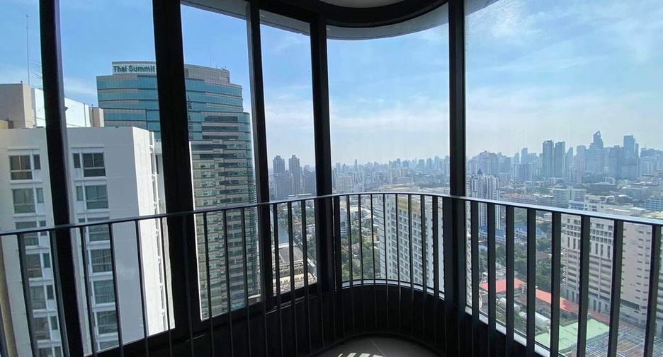 À louer 2 chambres condo à Watthana, Bangkok