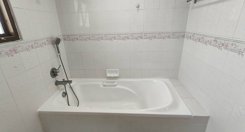 Apartment zur Miete mit 3 Zimmer in Watthana, Bangkok