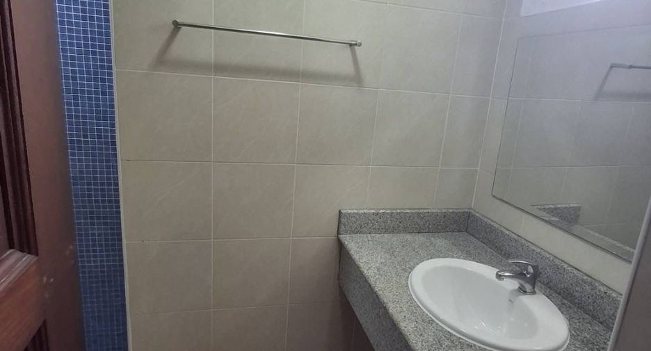 For rent 2 bedrooms apartment in Pathum Wan, Bangkok