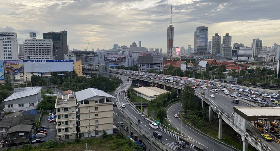 For rent studio condo in Huai Khwang, Bangkok