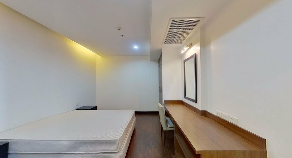 For rent 3 bedrooms apartment in Watthana, Bangkok