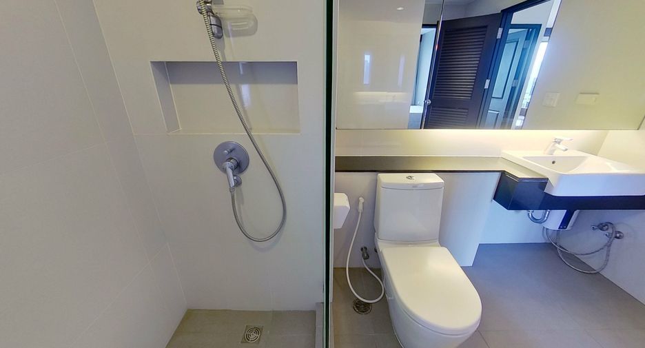 For rent 3 bedrooms apartment in Watthana, Bangkok