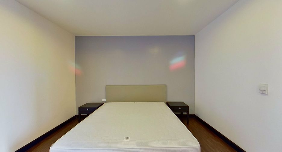For rent 3 bedrooms apartment in Watthana, Bangkok