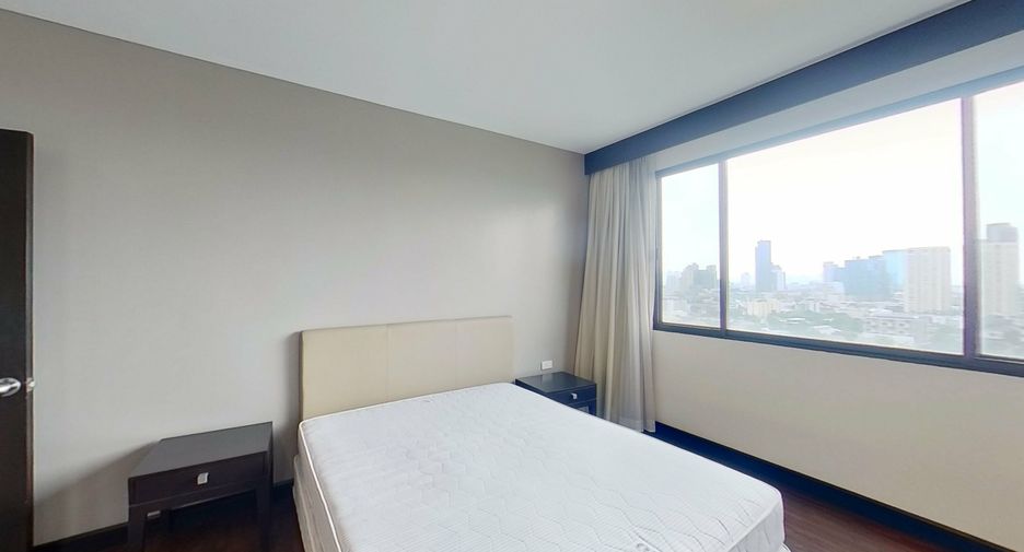 For rent 3 bedrooms apartment in Watthana, Bangkok