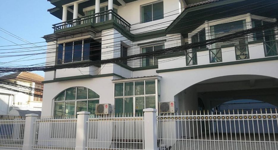 For rent 4 bedrooms office in Saphan Sung, Bangkok