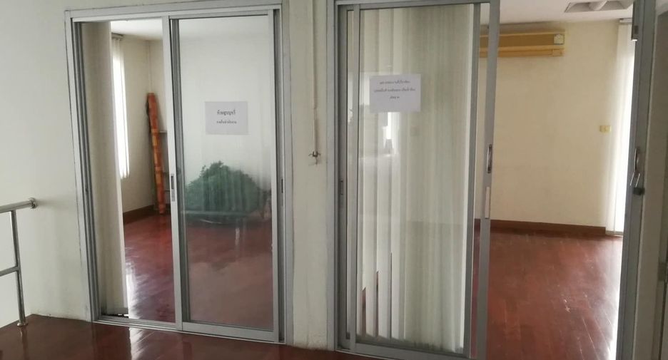 For rent 4 bedrooms office in Saphan Sung, Bangkok