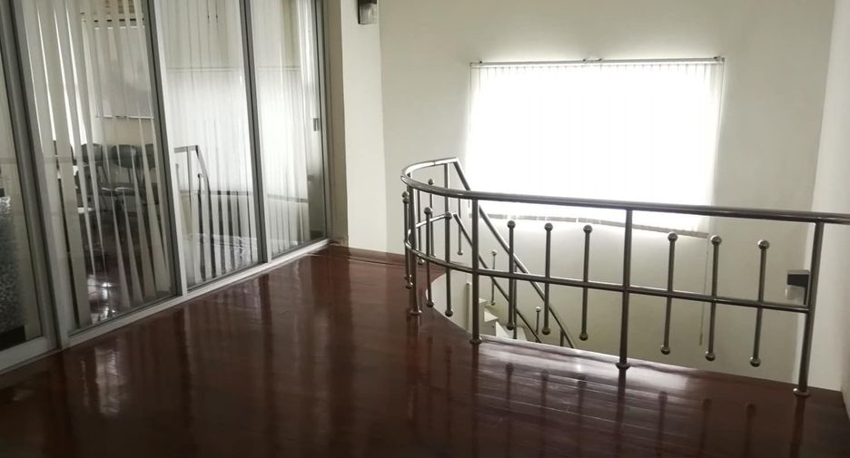 For rent 4 bedrooms office in Saphan Sung, Bangkok