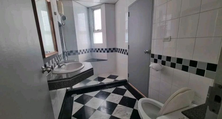 For rent 2 bedrooms condo in Ratchathewi, Bangkok