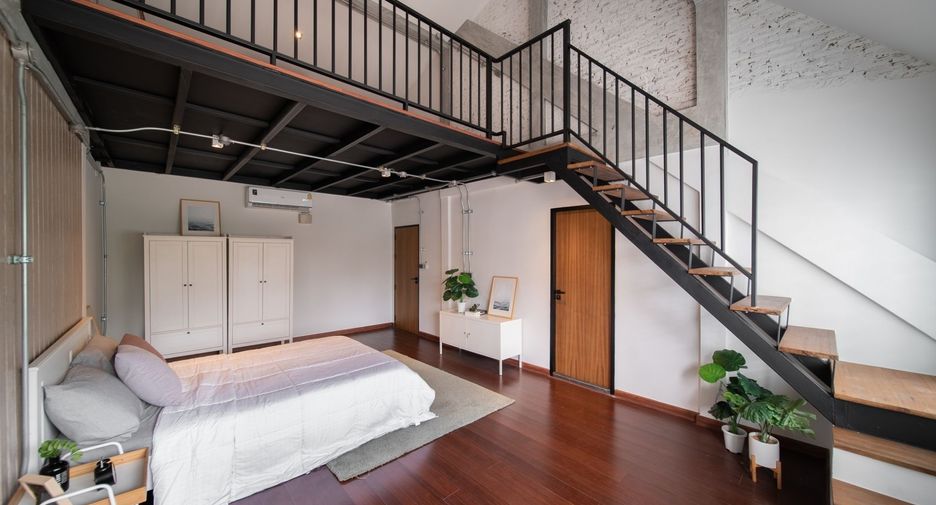 For rent 3 bedrooms townhouse in Watthana, Bangkok