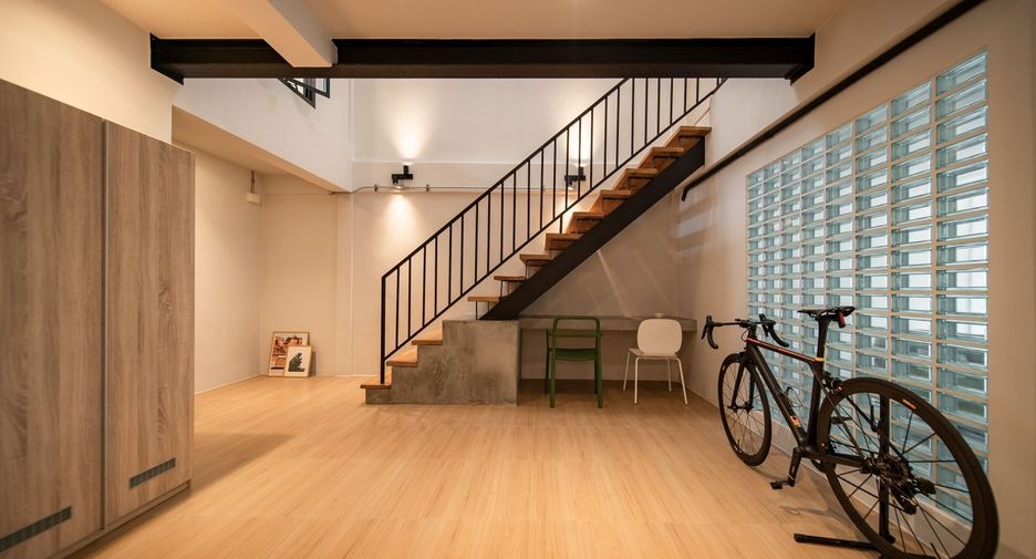 For rent 3 bedrooms townhouse in Watthana, Bangkok