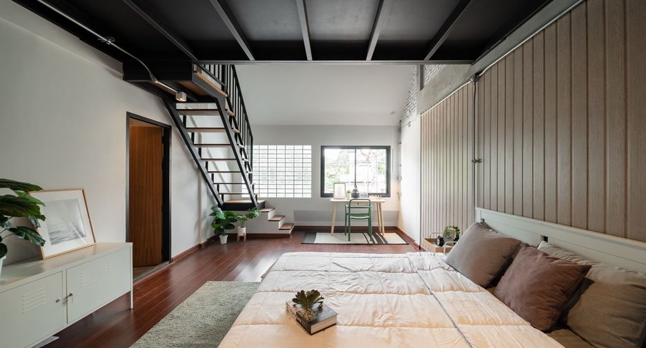For rent 3 bedrooms townhouse in Watthana, Bangkok