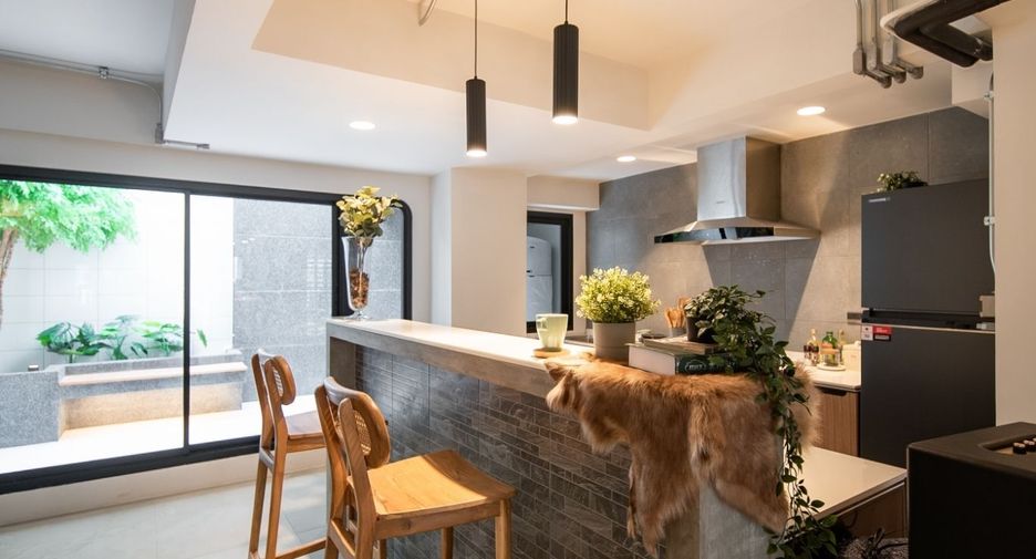 For rent 3 bedrooms townhouse in Watthana, Bangkok