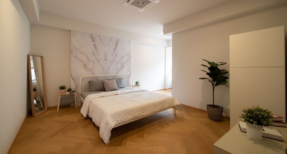 For rent 3 bedrooms townhouse in Watthana, Bangkok