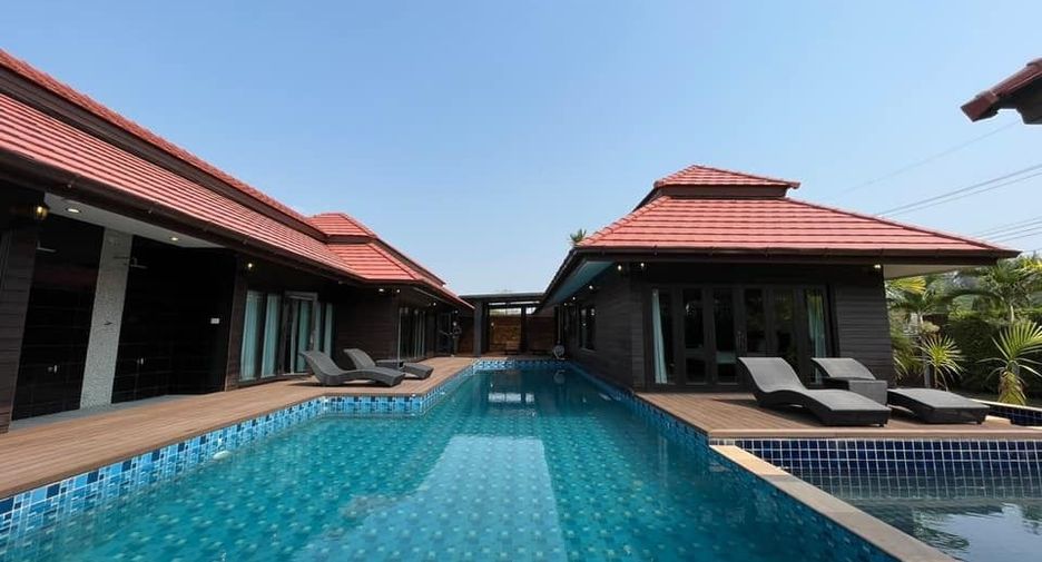 For sale 5 bedrooms villa in Saraphi, Chiang Mai