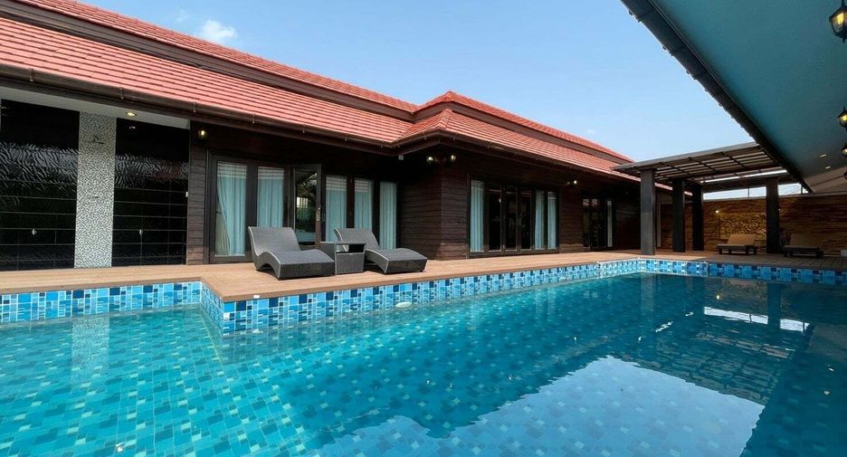 For sale 5 bedrooms villa in Saraphi, Chiang Mai