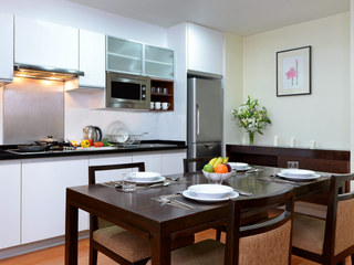 For rent 2 bedrooms apartment in Huai Khwang, Bangkok