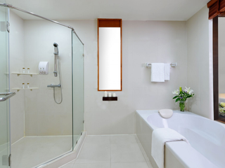 For rent 2 bedrooms apartment in Huai Khwang, Bangkok