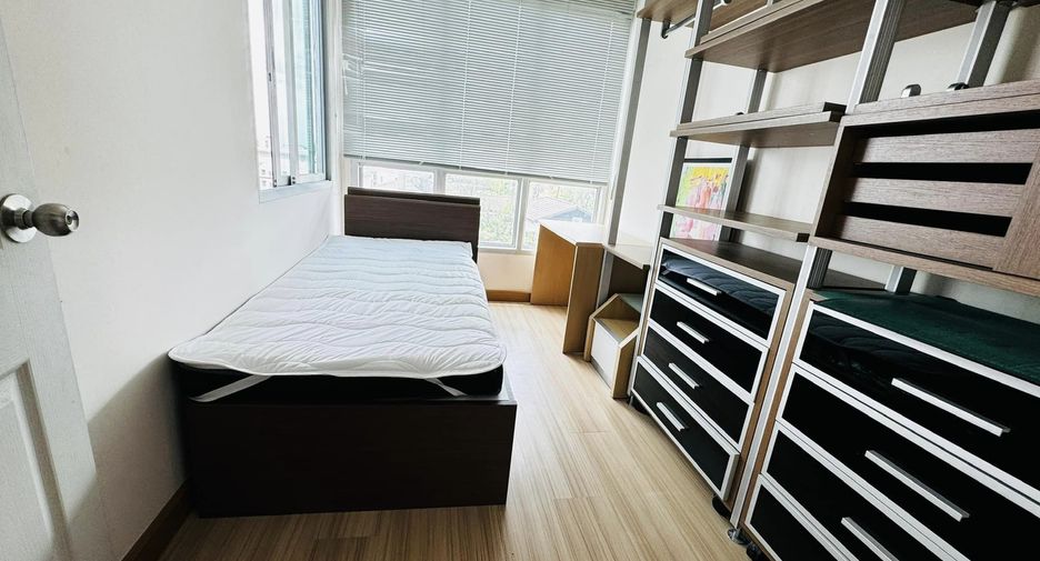 For rent 2 bedrooms condo in Huai Khwang, Bangkok