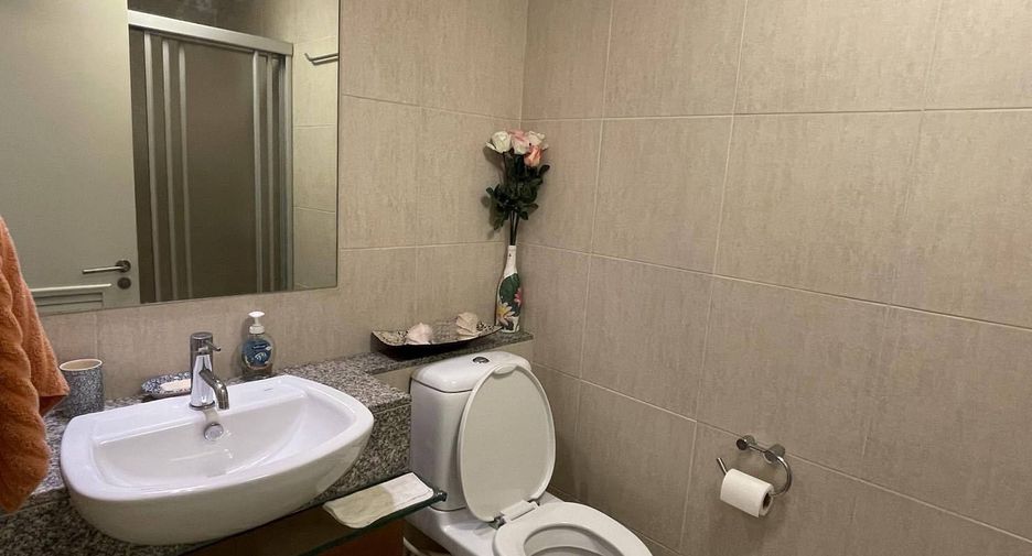 For rent 2 bedrooms condo in Watthana, Bangkok