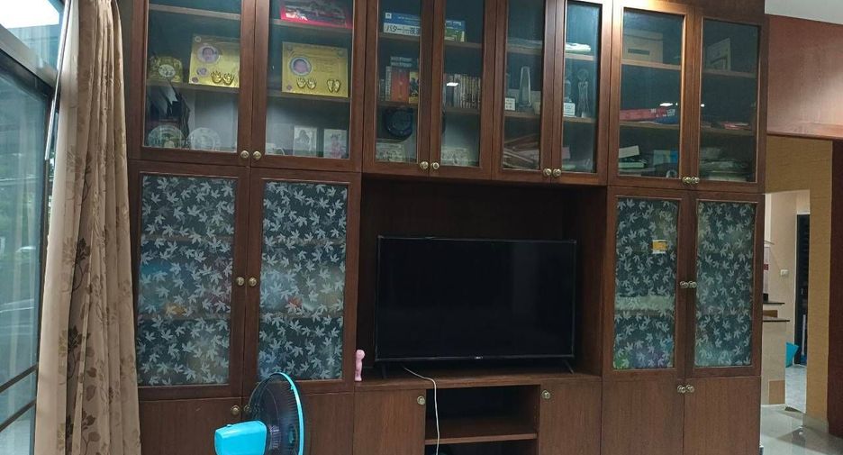 Casa en venta de 4 habitaciones en Lat Krabang, Bangkok