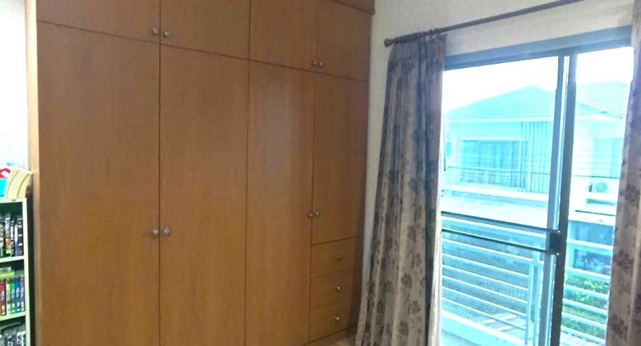 Casa en venta de 4 habitaciones en Lat Krabang, Bangkok