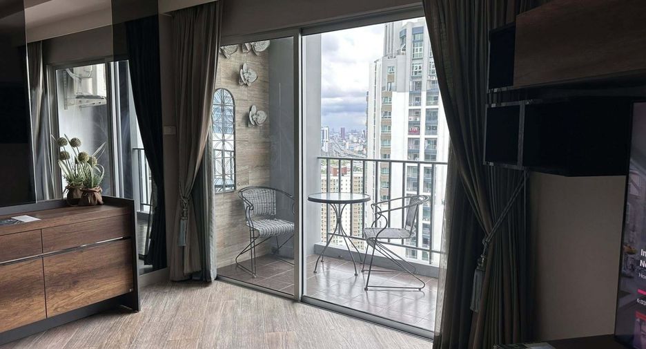 À louer 2 chambres condo à Huai Khwang, Bangkok