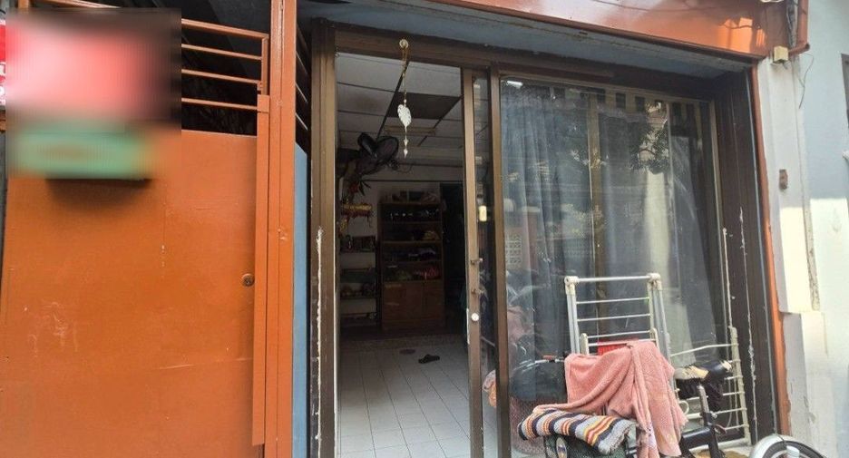 Local comercial en venta de 6 habitaciones en Bang Kho Laem, Bangkok