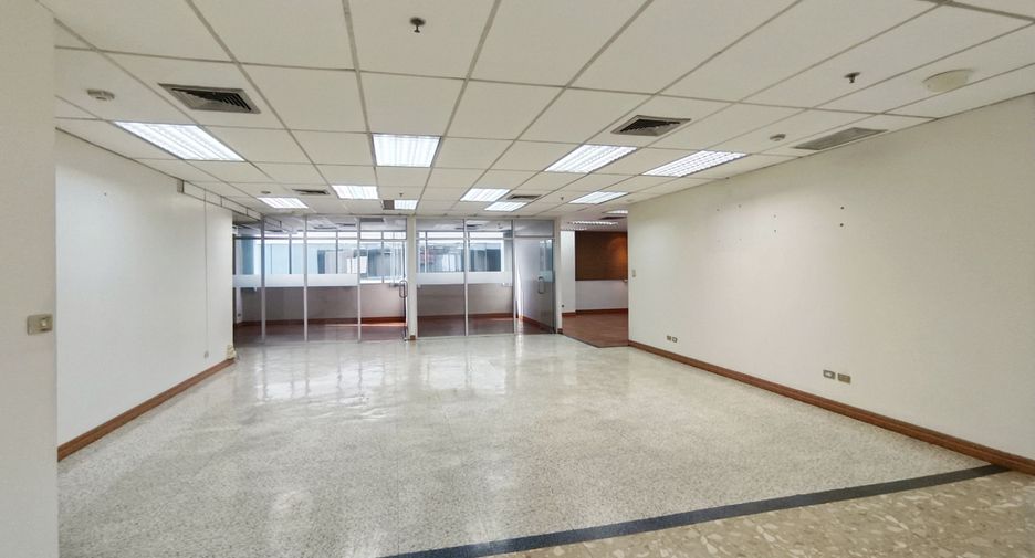 For rent office in Yan Nawa, Bangkok