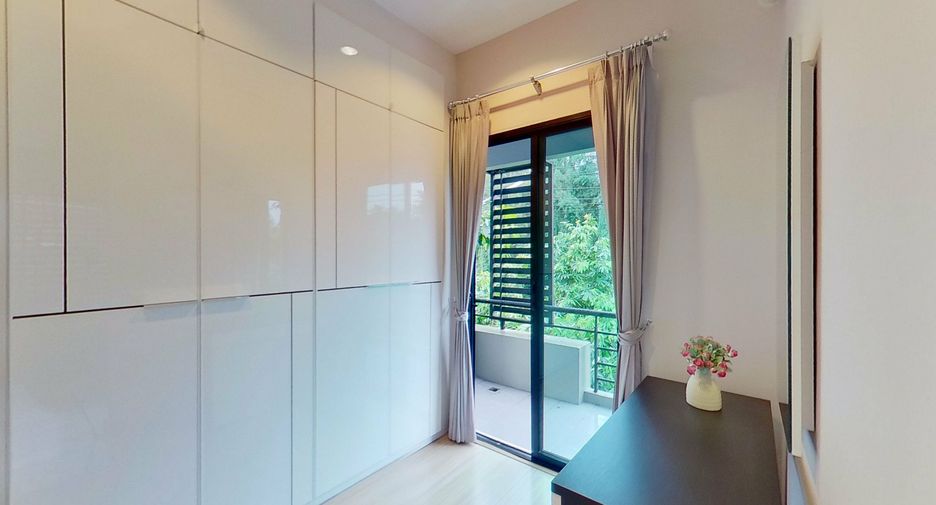 For sale 4 bedrooms house in San Kamphaeng, Chiang Mai