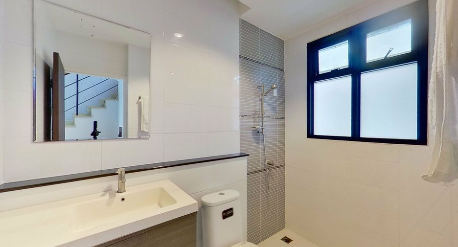 For sale 4 bedrooms house in San Kamphaeng, Chiang Mai