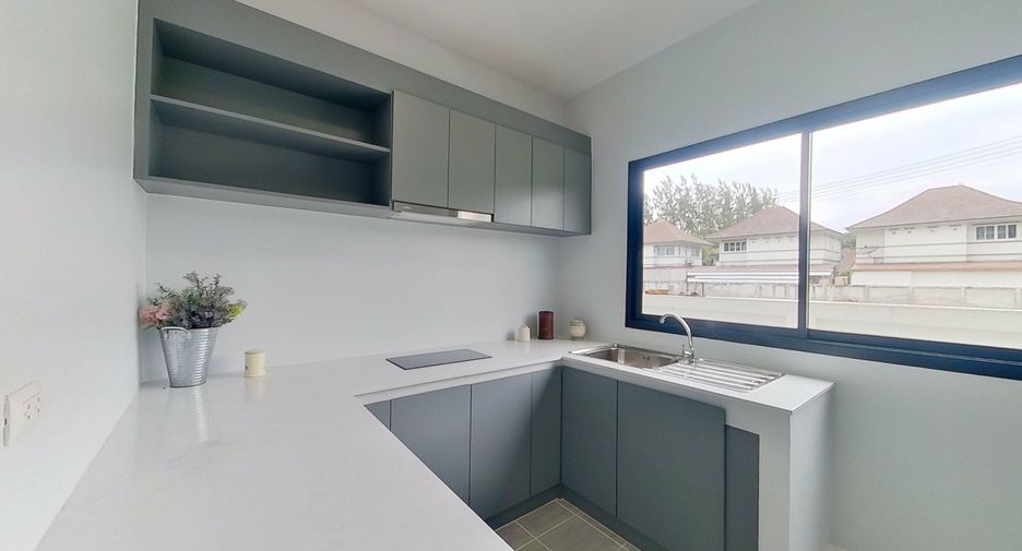 For sale 4 bedrooms house in San Kamphaeng, Chiang Mai