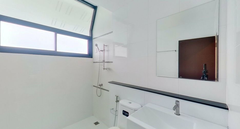 For sale 4 bedrooms house in San Kamphaeng, Chiang Mai