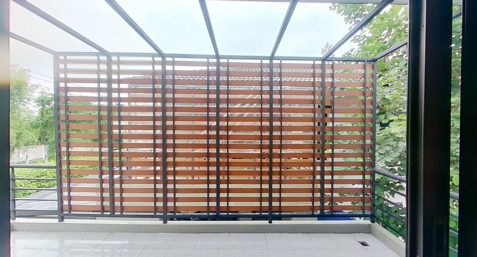 For sale 4 bedrooms house in San Kamphaeng, Chiang Mai