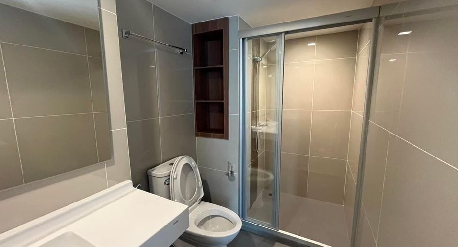 For rent 2 bedrooms condo in Huai Khwang, Bangkok