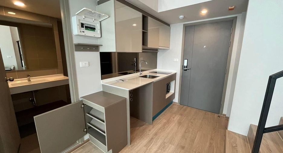For rent 2 bedrooms condo in Huai Khwang, Bangkok