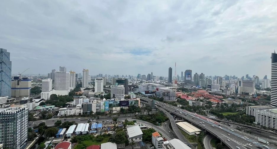 For rent 2 bedrooms condo in Huai Khwang, Bangkok
