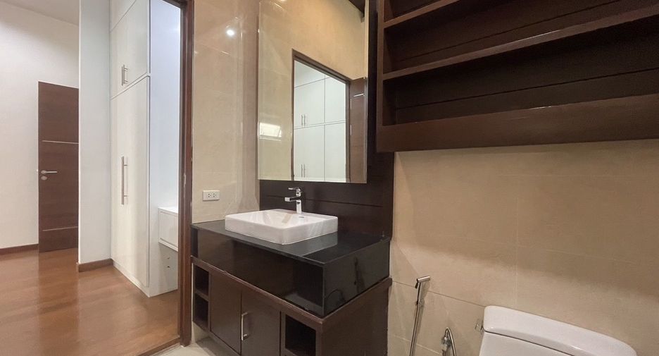 For rent 3 bedrooms house in Mueang Chiang Mai, Chiang Mai