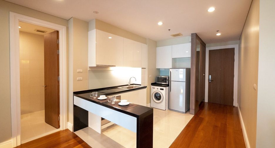 For rent 2 bedrooms condo in Khlong Toei, Bangkok
