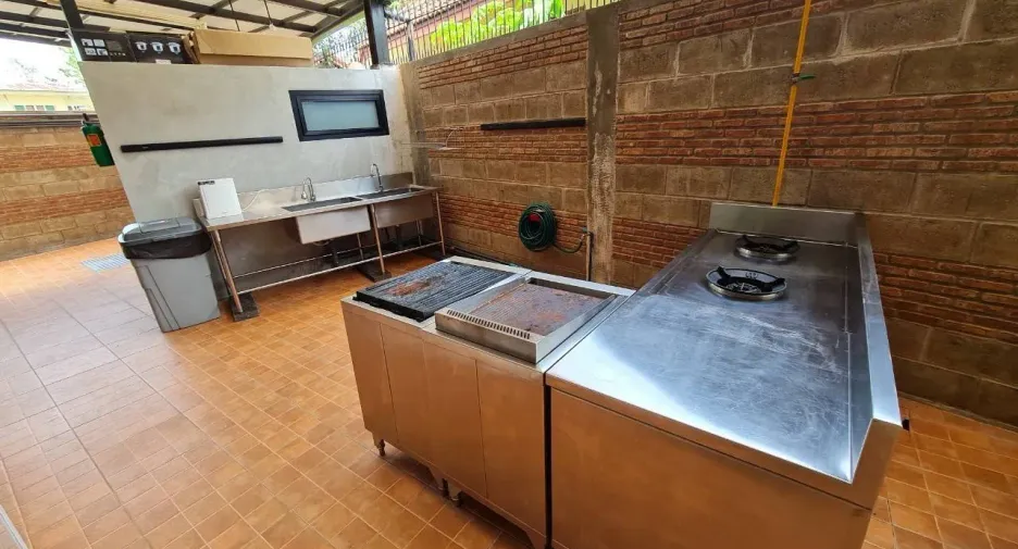 For sale 5 bedrooms house in Mueang Chiang Mai, Chiang Mai