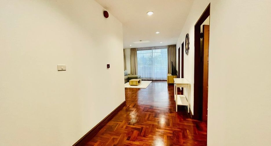 For rent 2 bedrooms condo in Watthana, Bangkok